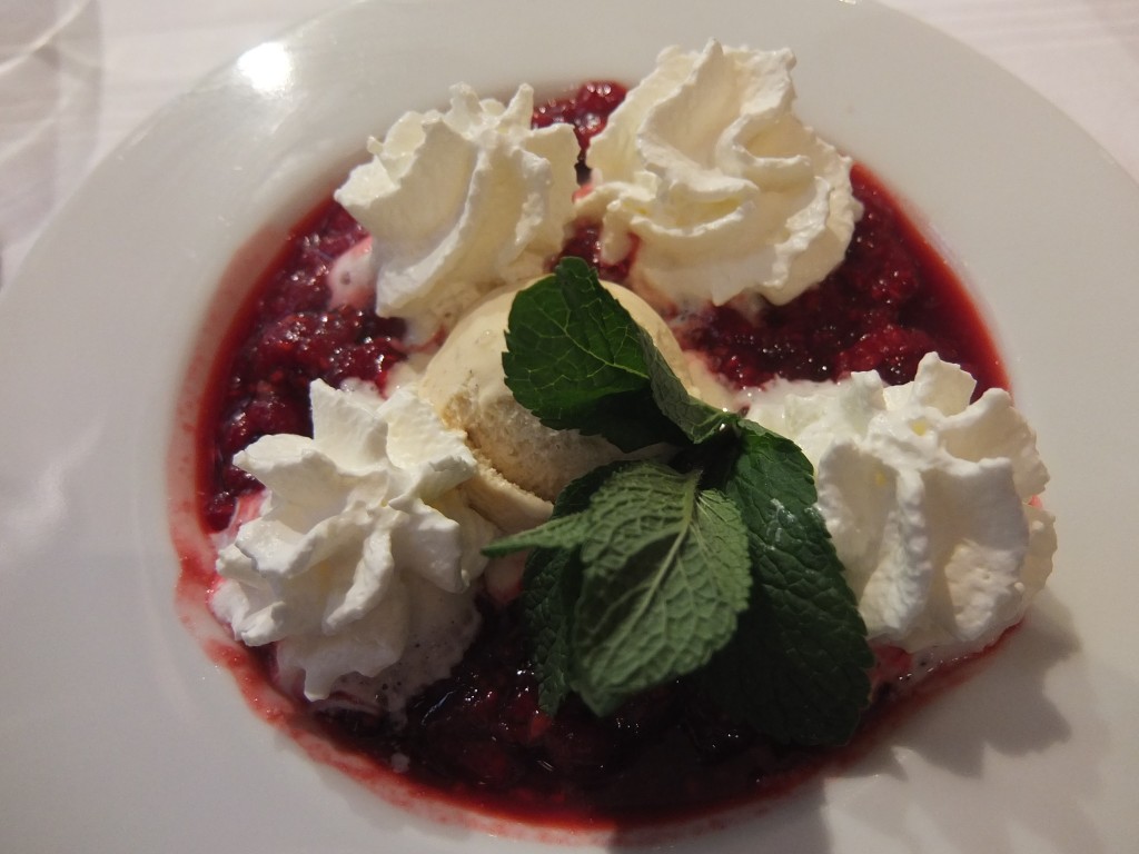Framboises chaudes glace vanille © GP