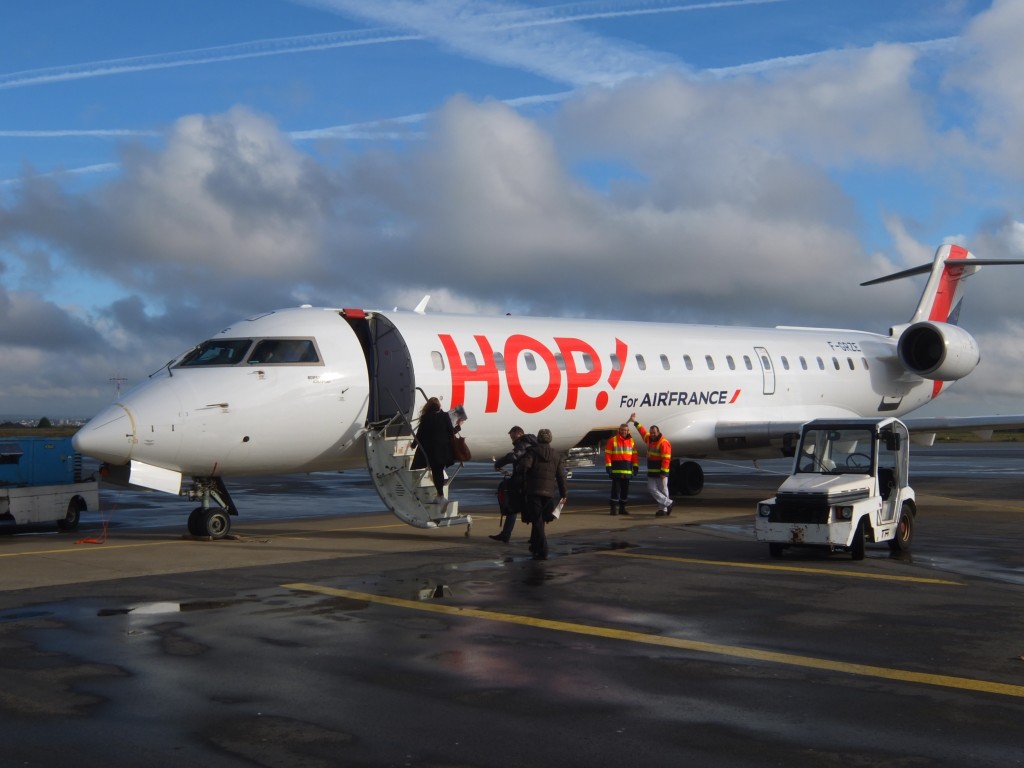 L'avion sur le tarmac de Quimper © GP