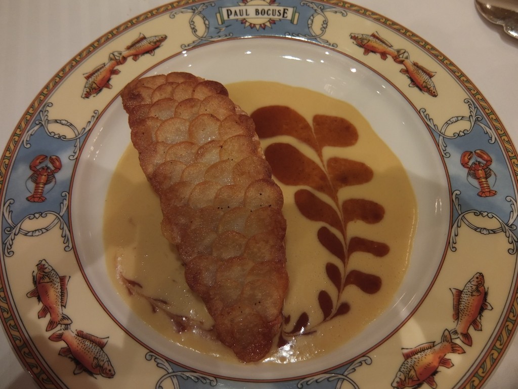 Rouget en écailles de pommes de terre © GP