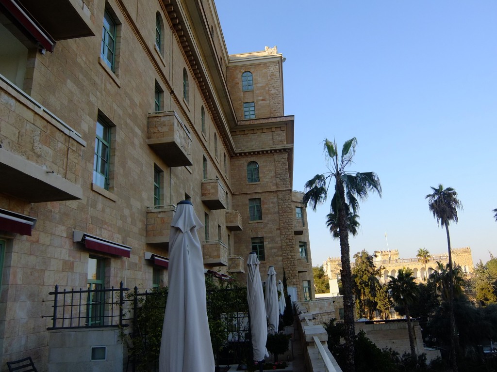 Façade depuis la terrasse © GP