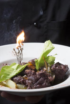 Sauté d'agneau aux chianti © Maurice Rougemont