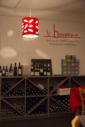 Les bouteilles Les bouteilles © Maurice Rougemont