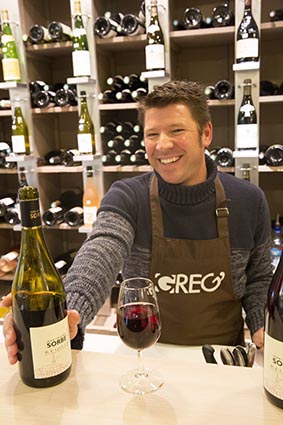 Greg au comptoir © Maurice Rougemon