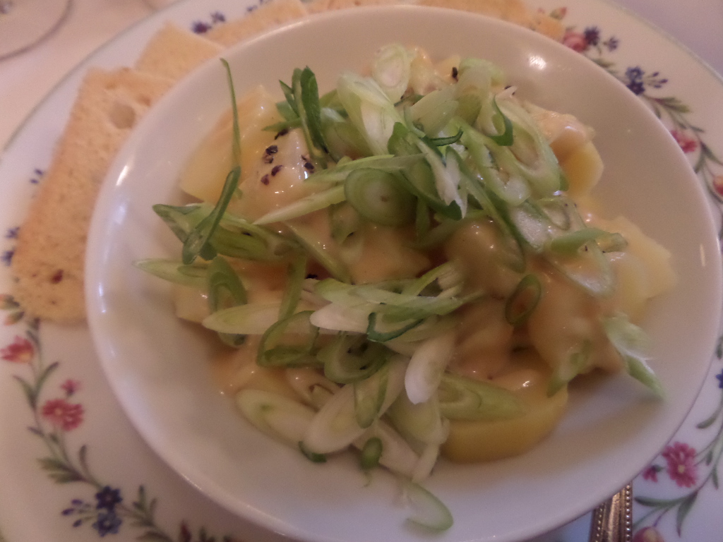 Salade de pommes de terre aux cébettes © GP