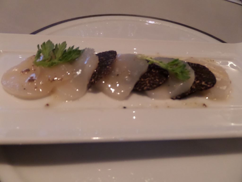 Carpaccio de saint-jacques aux truffes © GP