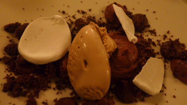 Mousse chocolat, ganache, glace café © GP