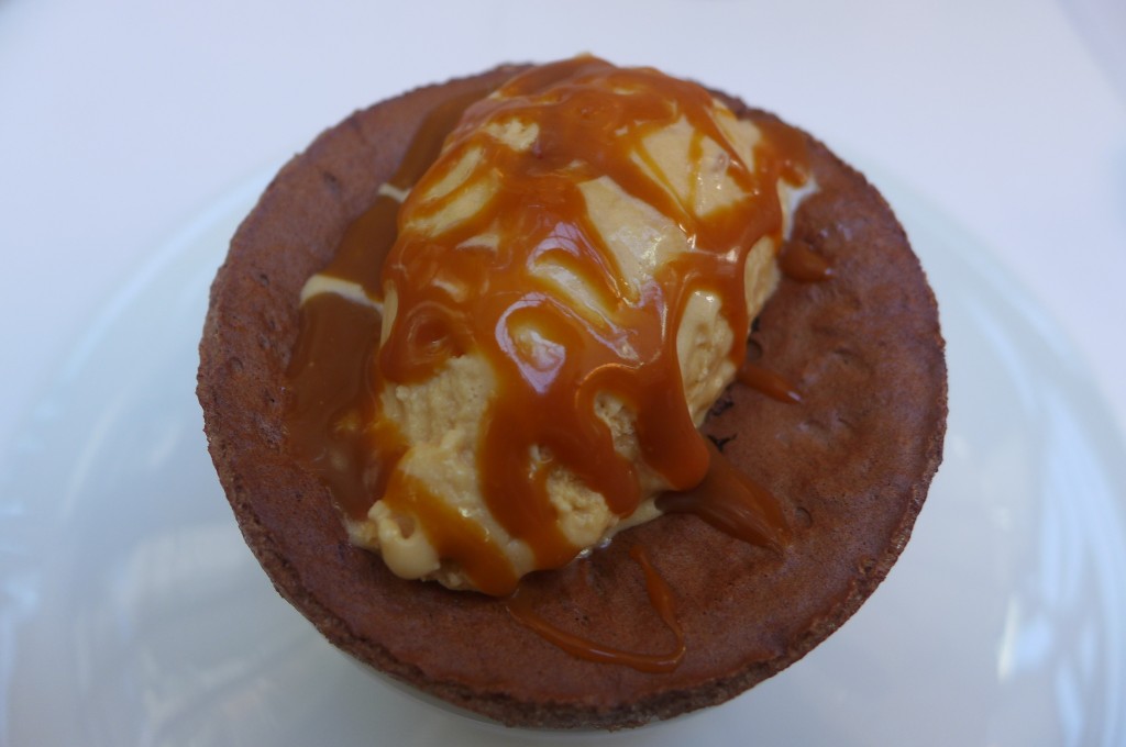 Soufflé chocolat et glace caramel © GP