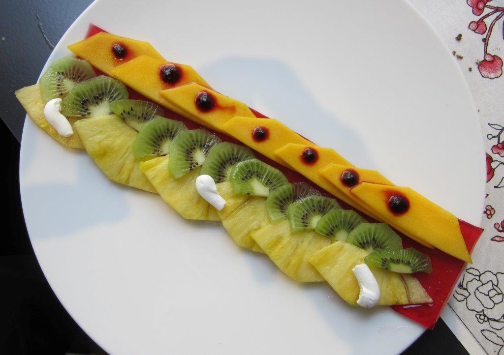 Defilé de fruits © AA