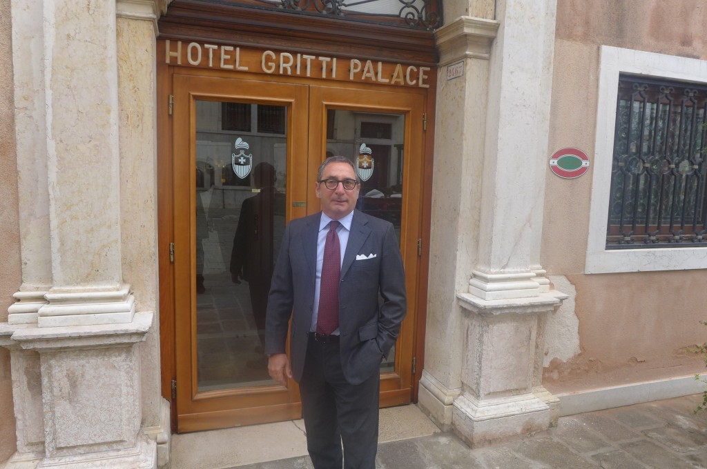 L'entrée et le directeur Paolo Lorenzoni © GP