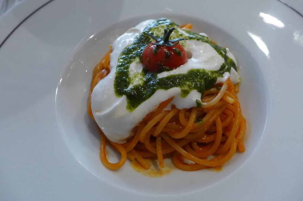 Spaghetti, tomate, burrata © GP