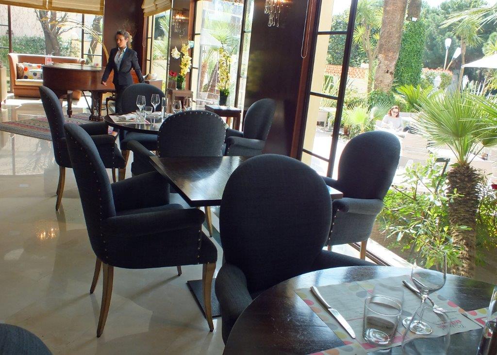 Lounge bar et terrasse © AA