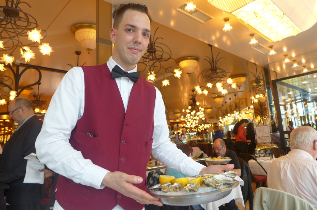 Le service des huîtres © GP