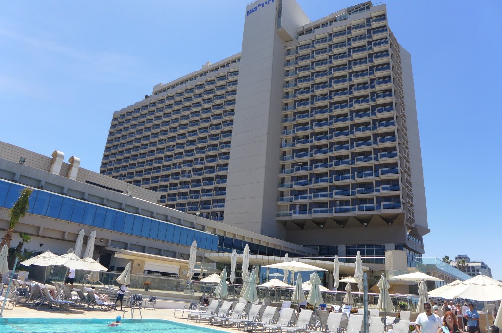 Vue de la piscine © GP