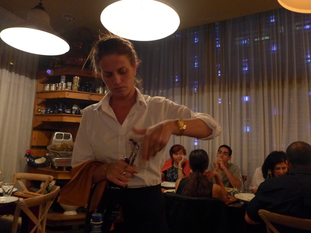 Le service du vin © GP