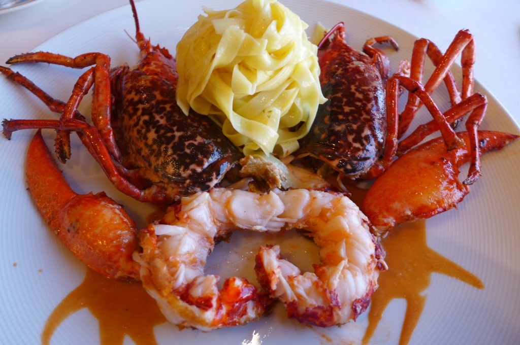 Homard au beurre demi-sel, sauce coraillée © GP
