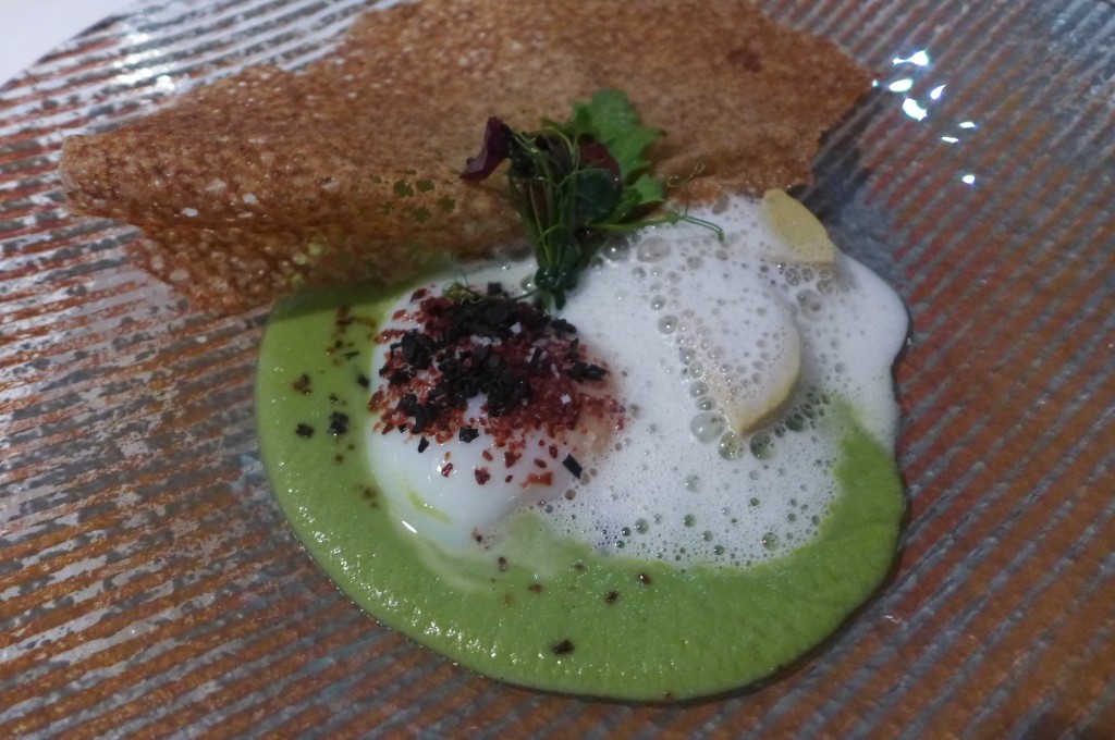 Oeuf poché et crème de petits pois © GP