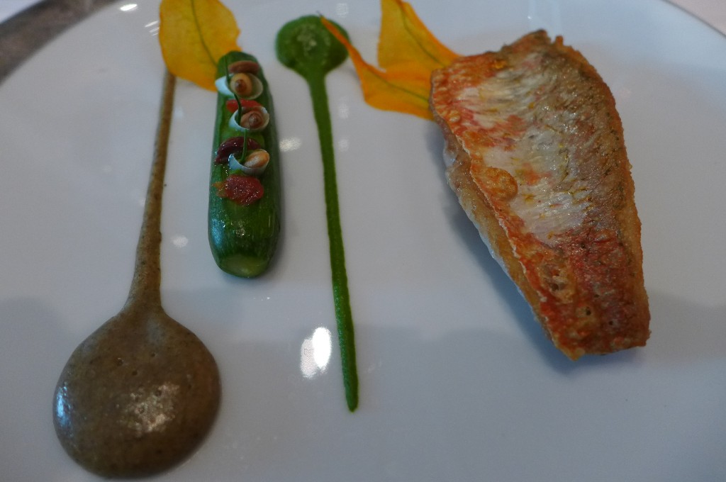 Rouget, courgette et tapenade © GP