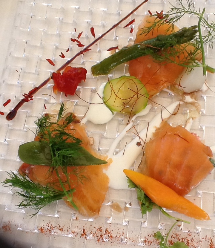 Petits pannequets de homard en fines feuilles de saumon © SK