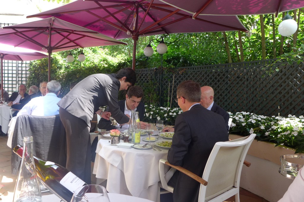 A table en terrasse  © GP