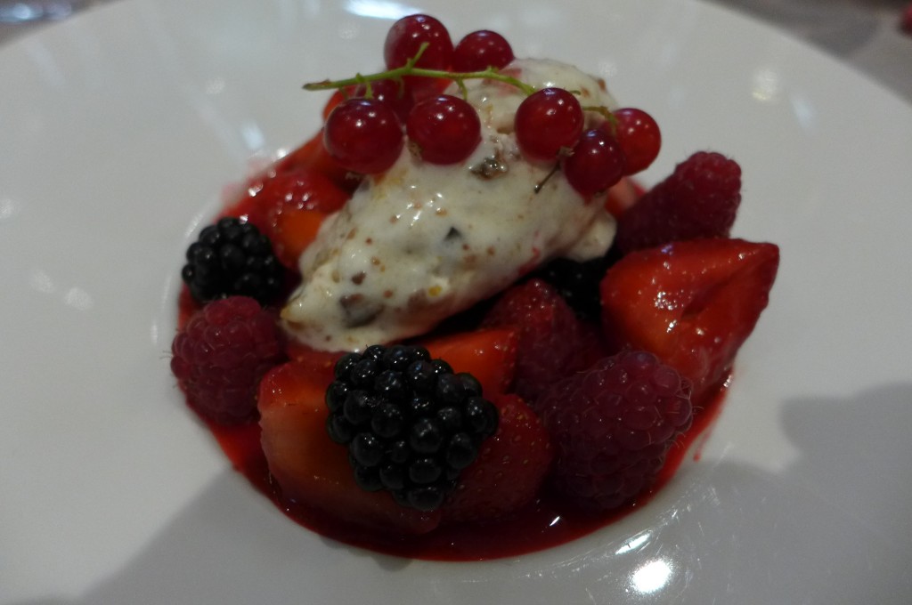 Nougat glacé et fruits rouges © GP