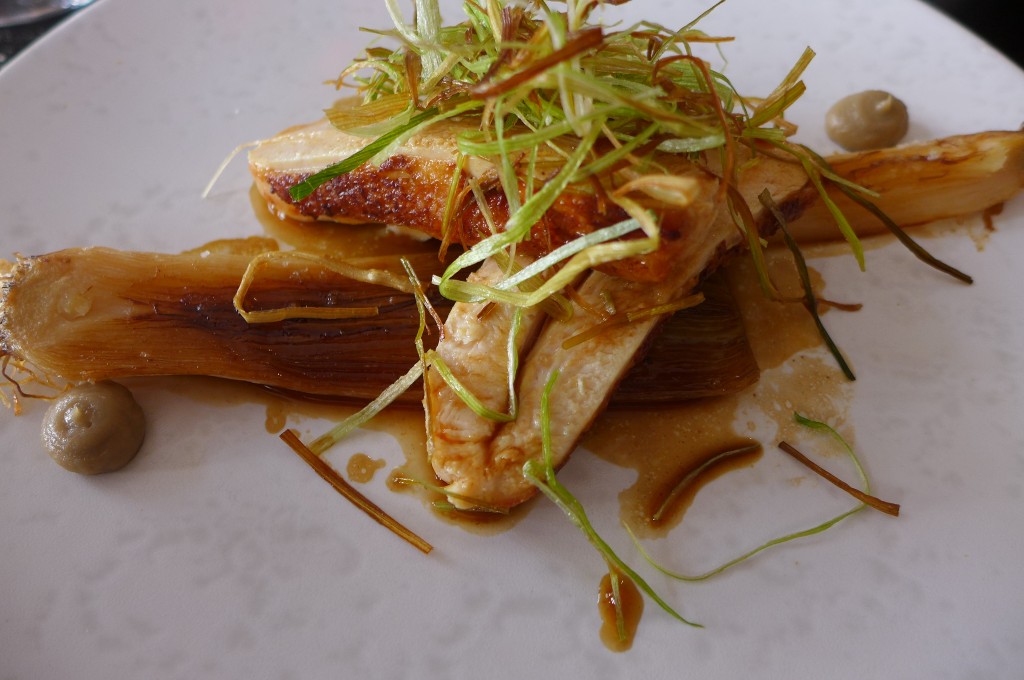Suprême de poulet aux poireaux © GP