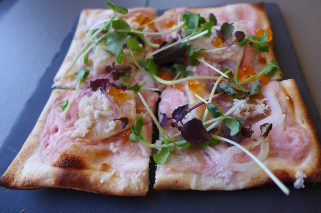 Tarte flambée, truite et raifort © GP