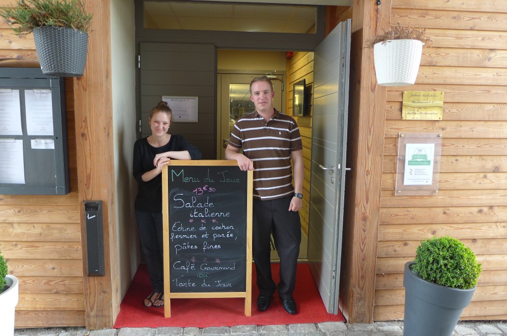 Pauline, Julien et le menu du jour © GP