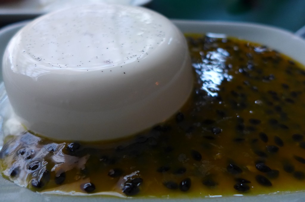 Pannacotta et coulis passion © GP