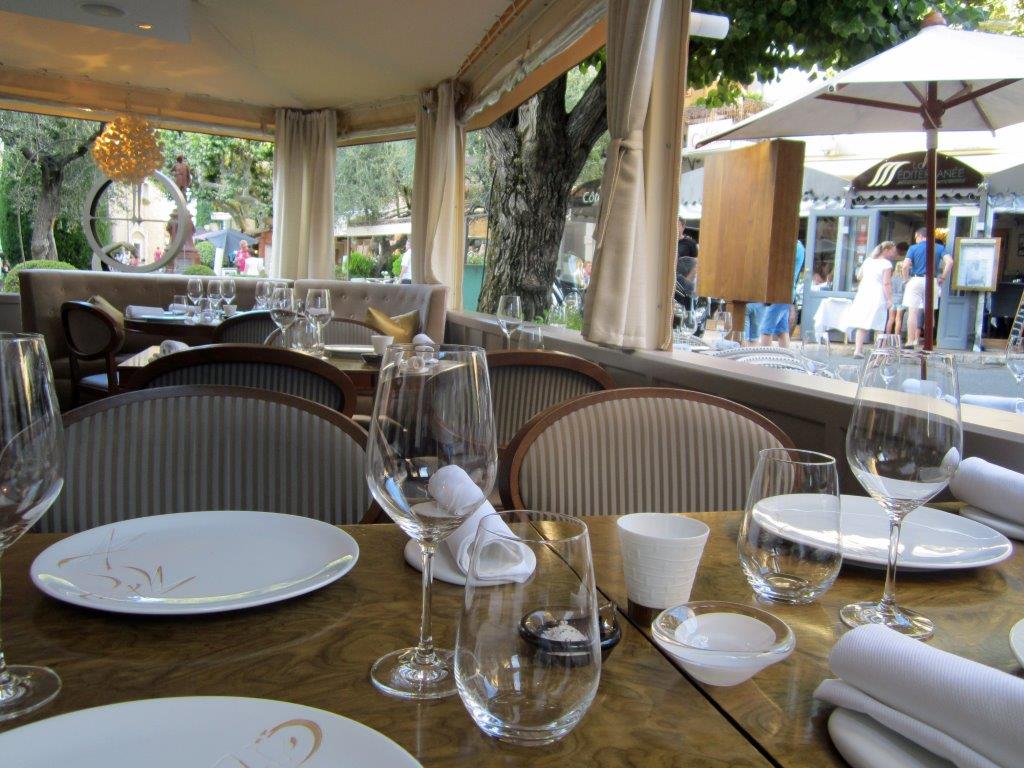Une table © AA