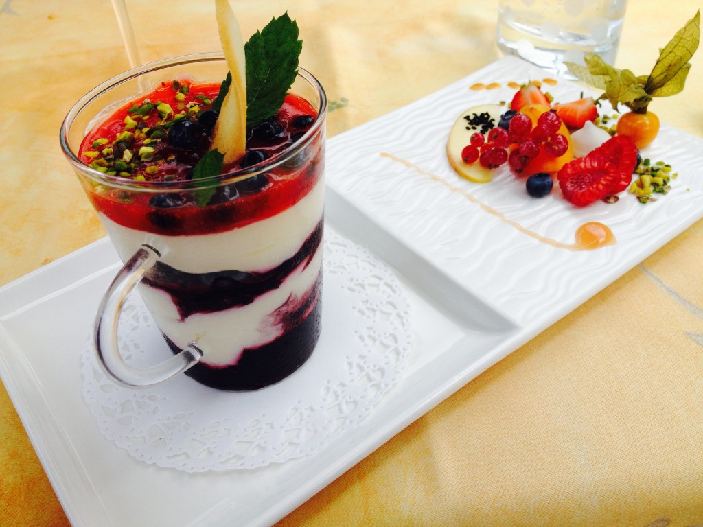 Mascarpone, chocolat blanc et myrtilles © GP