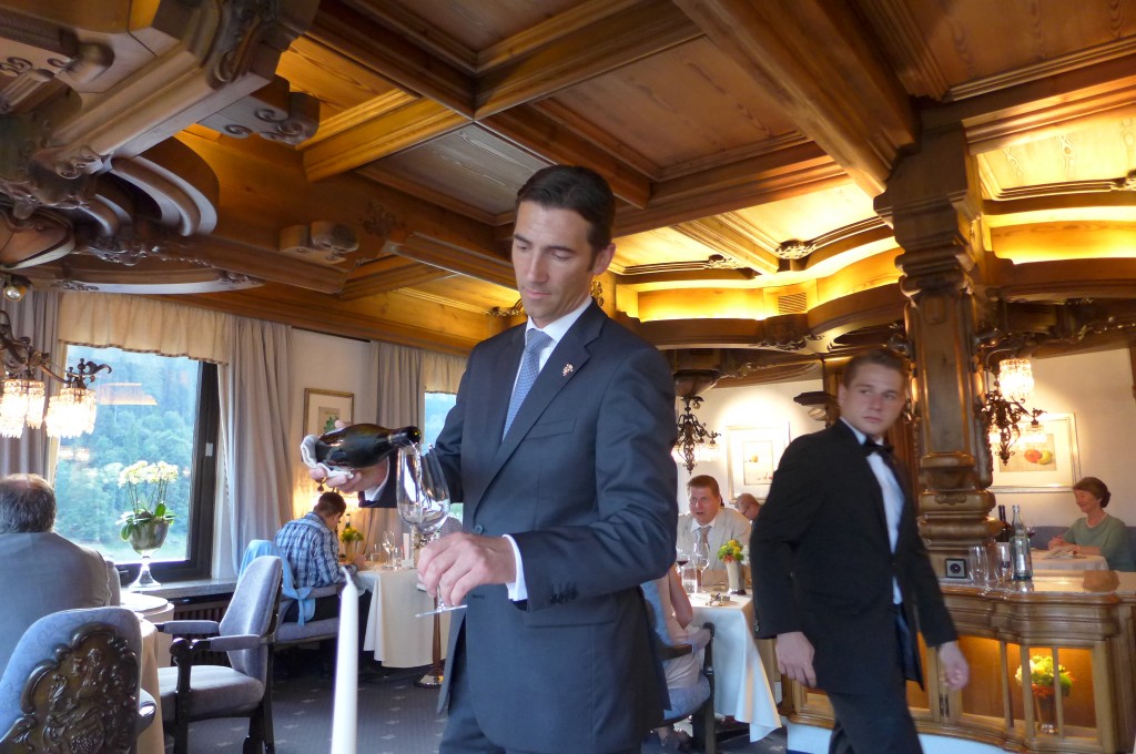 Service du vin par Stéphane Gass © GP