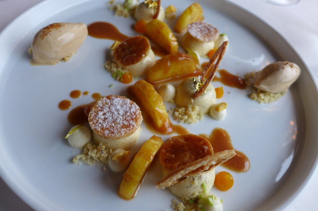 Mille-feuille vanille et glace cannelé © GP