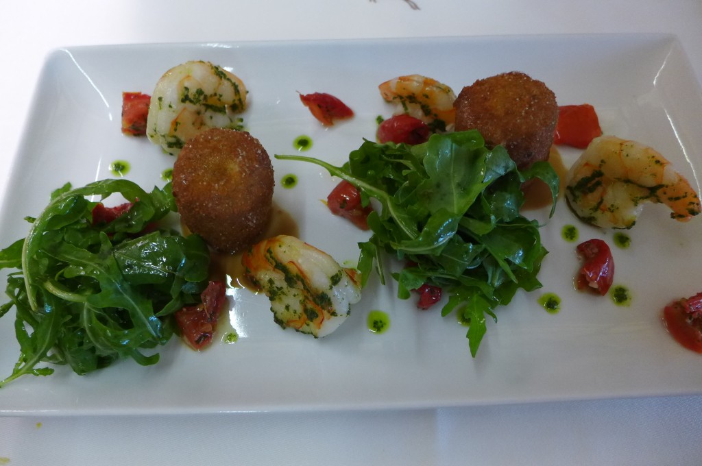 Croustillant de pied de porc désossé et scampi au pesto © GP