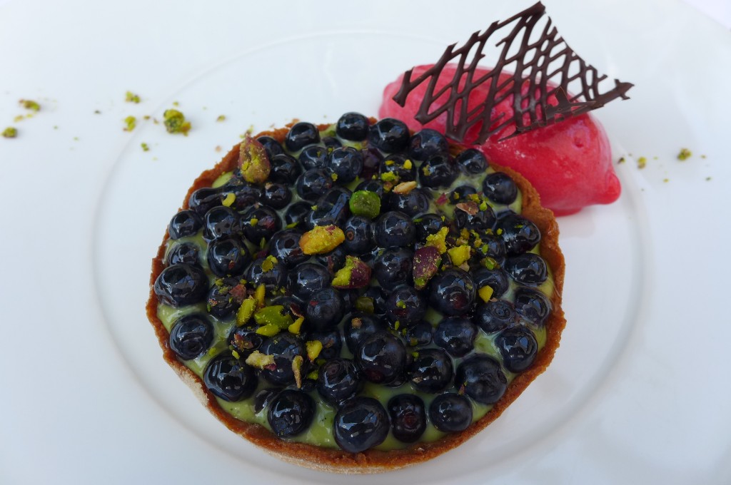 Tarte aux myrtilles et pistache © GP