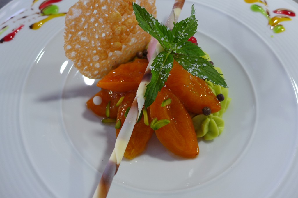 Tartelette aux abricots et pistache © GP