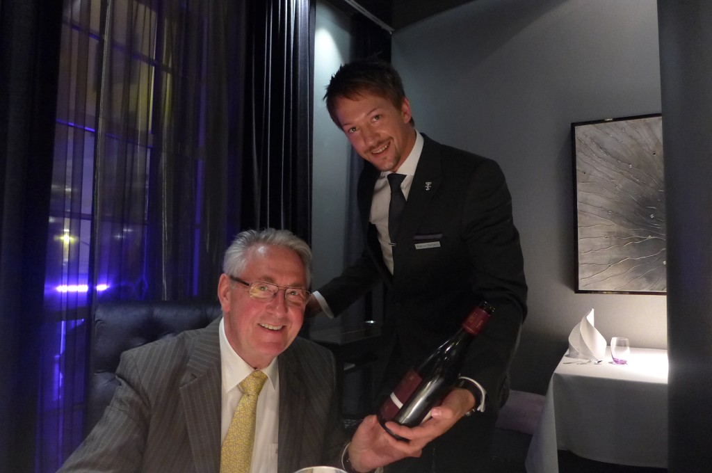 Emile Jung et le sommelier © GP