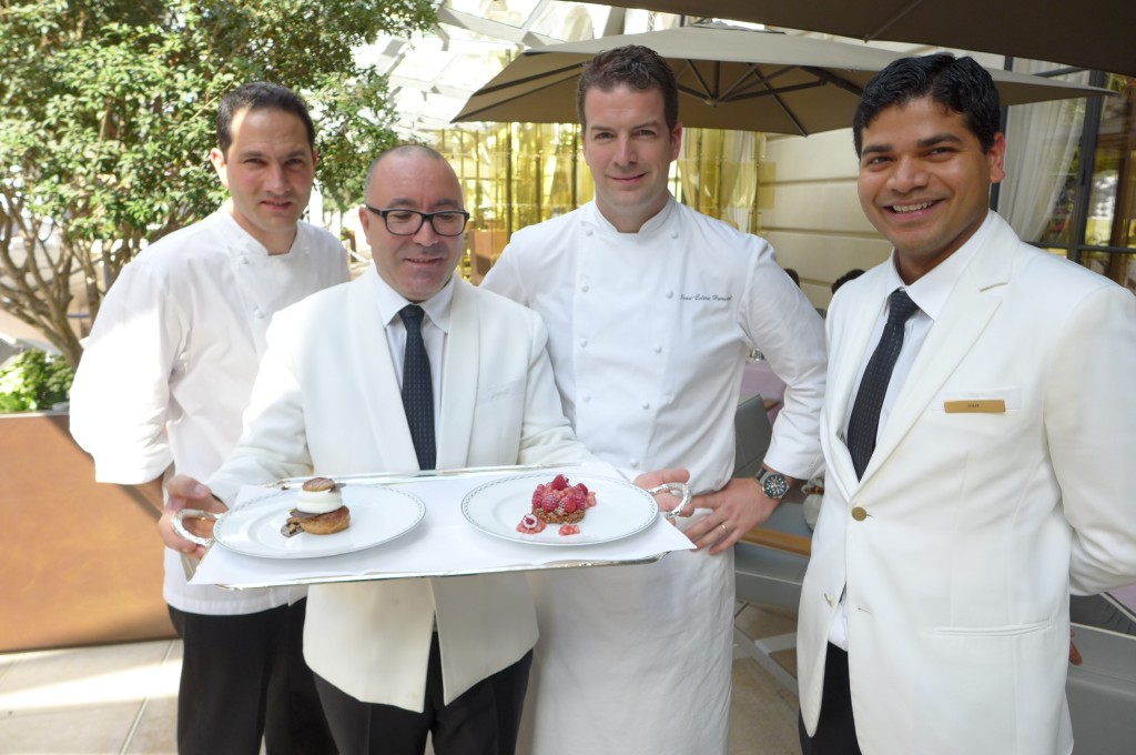 Laurent Poitevin, Jean-Edern Hurstel et le service © GP