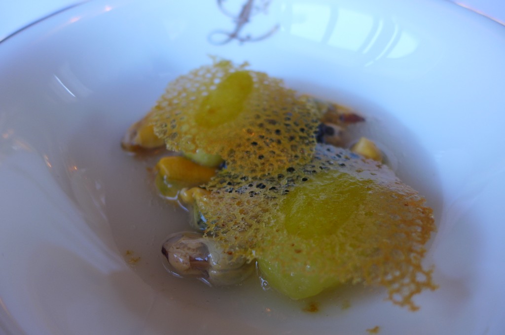 Moules, pommes voilées, caviar © GP