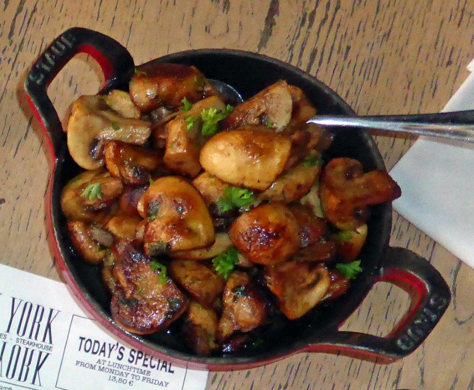 Poêlée de Champignons © AA