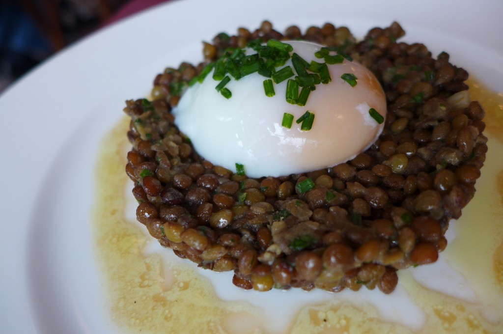 Oeuf poché aux lentilles © GP