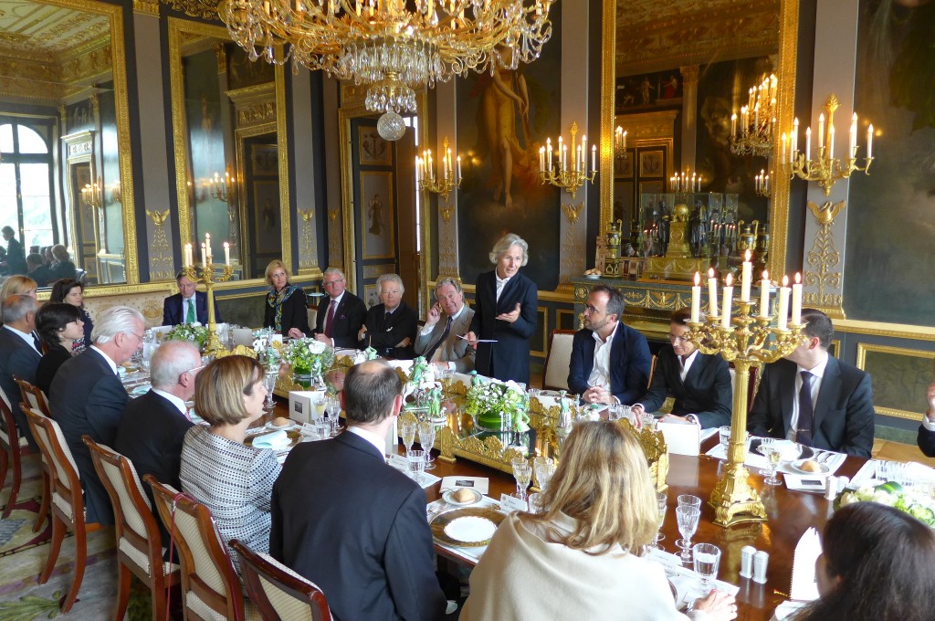 A la table de l'ambassadrice © GP