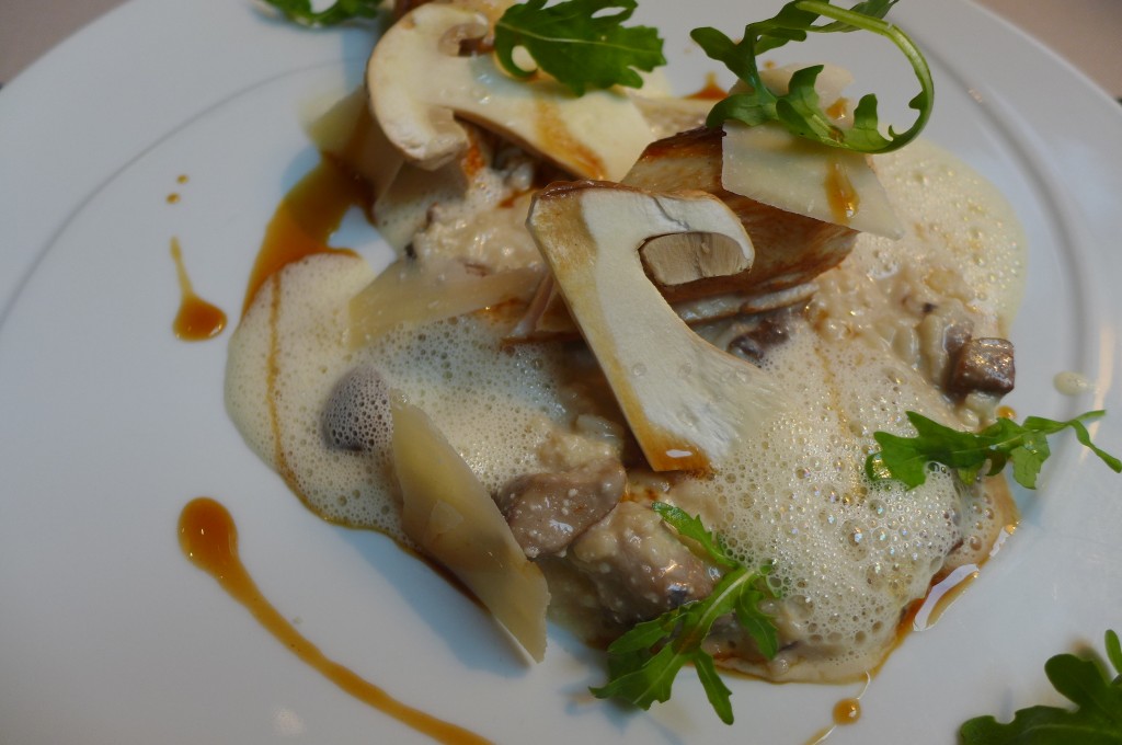 Volaille prince des Dombes et risotto aux cèpes © GP