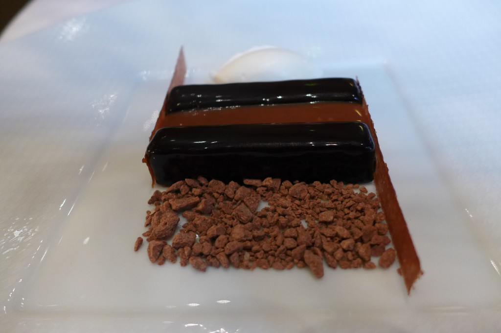 Chocolat noir légèrement glacé au caramel © GP