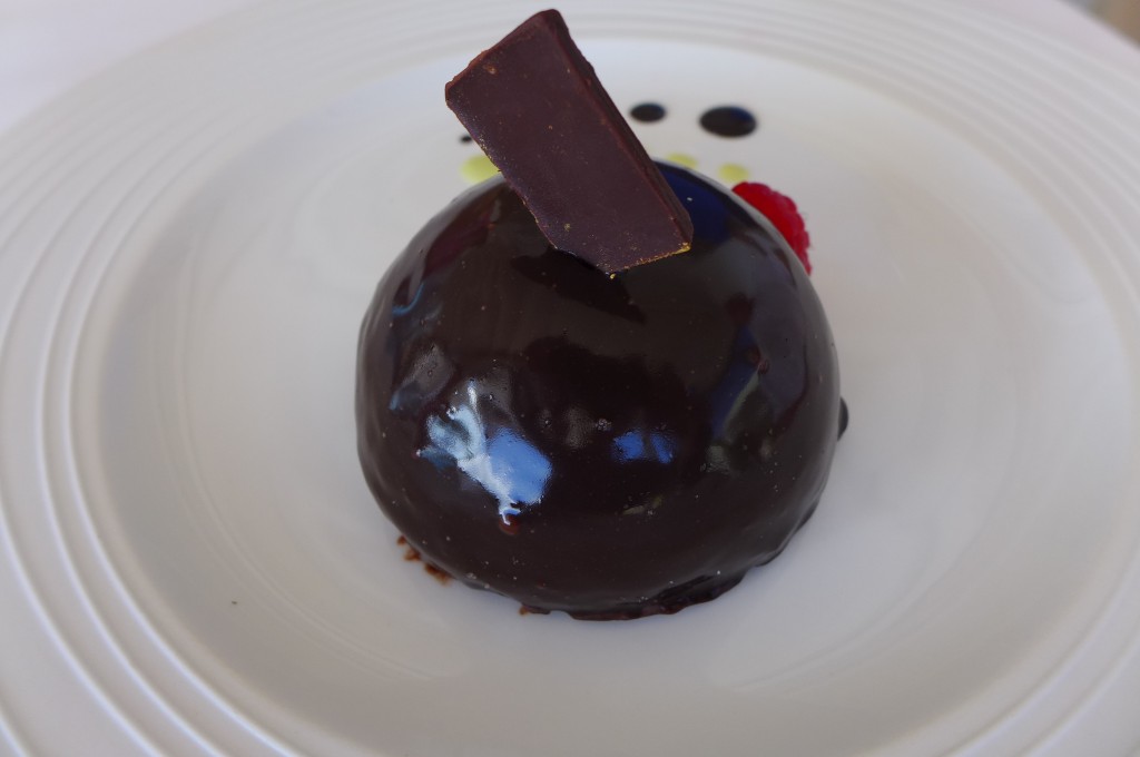 Dôme glacé chocolat-pistache © GP