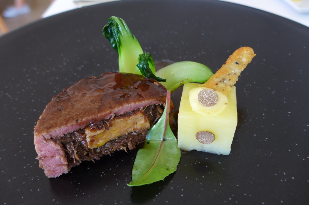 Filet de boeuf Rossini et pommes de terre cubiques © GP