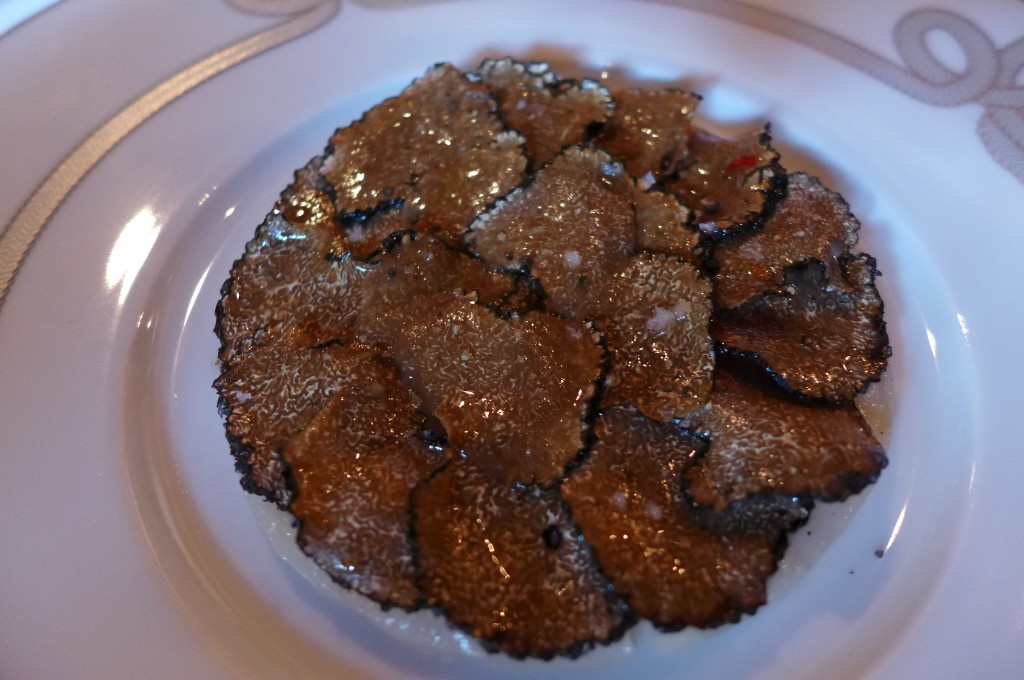 Carpaccio de saint-jacques et truffes d'été © GP