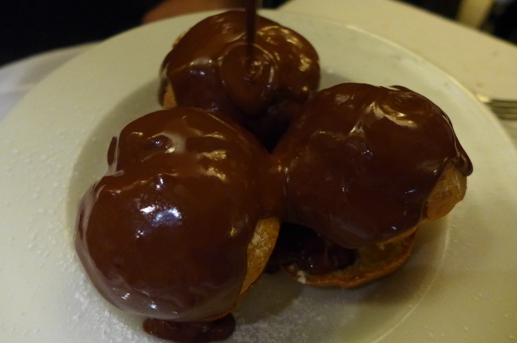 Profiteroles au chocolat © GP