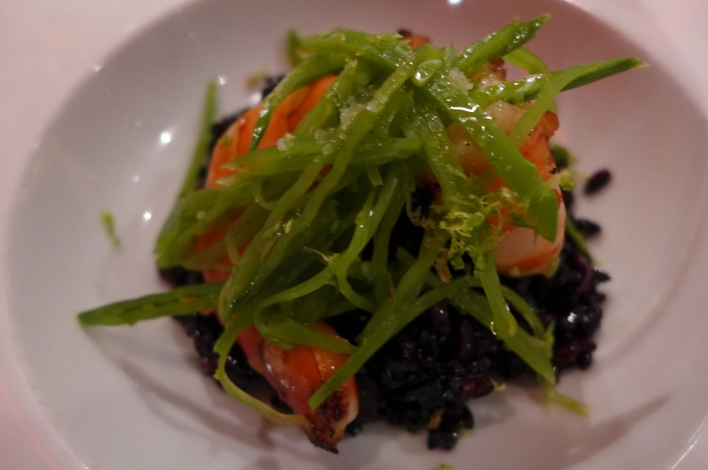 Gamberi et risotto noir vénéré © GP