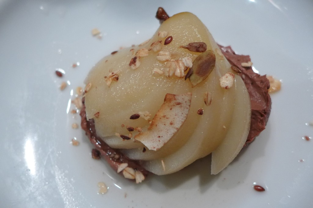 Poire pochée et chocolat noir © GP