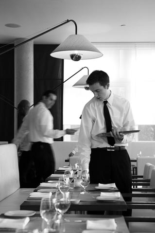 Le service © Maurice Rougemont